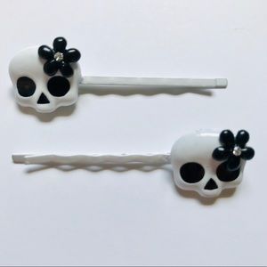 |SOLD| Girly Punk Skull Bobby-Pins